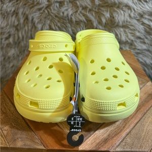 Neon Yellow Crocs Unisex Child Cutie Crush Clog. Size (6) Junior